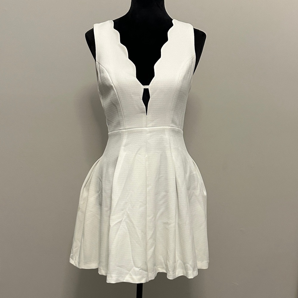 Elegant White Sleeveless Dress
